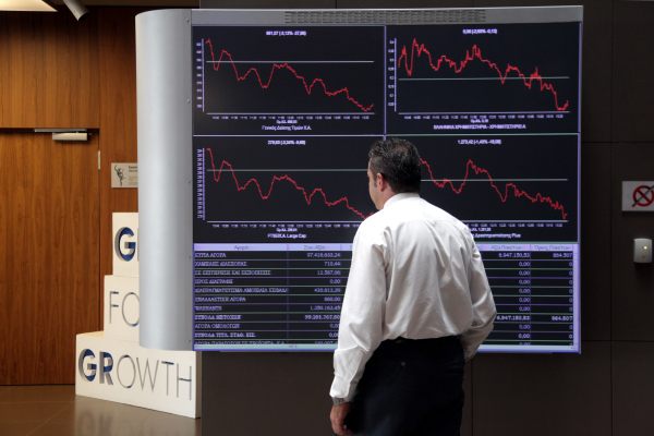 Με πτώση έκλεισε το Χρηματιστήριο Αθηνών , αλλά διασώθηκαν οι 2.100 μονάδες