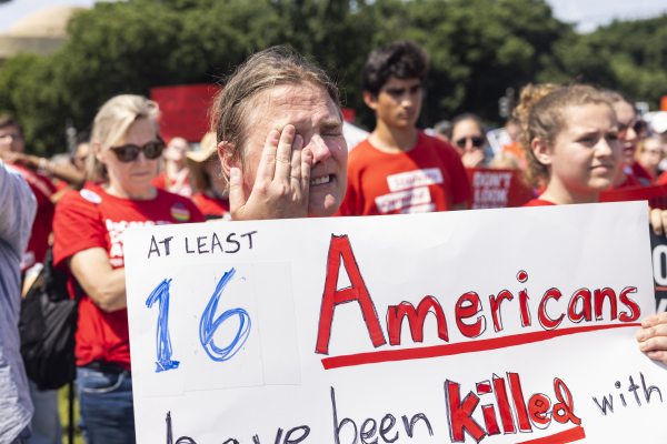 Σημαντική πρωτοβουλία για τον έλεγχο των όπλων στις ΗΠΑ, αλλά «όχι αρκετή»