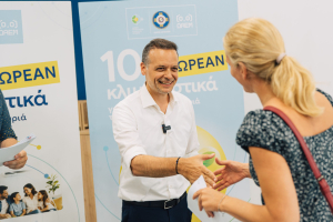 Δήμος Αθηναίων: Παραδόθηκαν σε 100 ενεργειακά ευάλωτα νοικοκυριά τα vouchers για δωρεάν κλιματιστικά