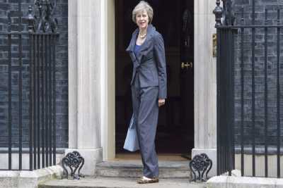 Ο Κάμερον παραδίδει την πρωθυπουργία στην Τερέζα Μέι