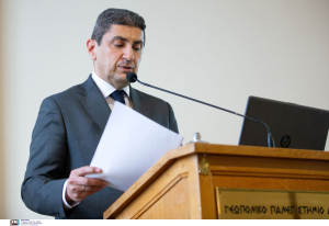 Οι αποζημιώσεις κύριο θέμα στη συνάντηση Αυγενάκη με παραγωγούς της Θεσσαλίας