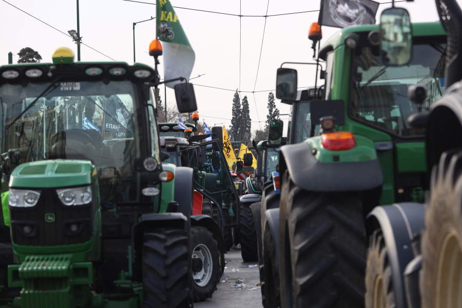 ΟΠΕΚΕΠΕ: Στα μπλόκα οι κτηνοτρόφοι - Στα «δύο» ο ΒΟΑΚ