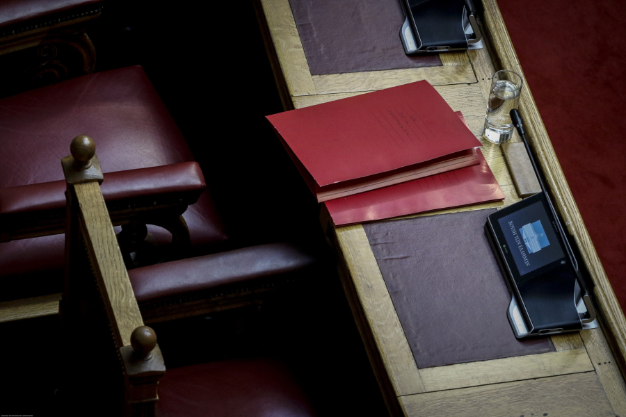 Το χρονικό των παρακολουθήσεων: Από την καταγγελία Κουκάκη, στη μήνυση Ανδρουλάκη και τις παραιτήσεις