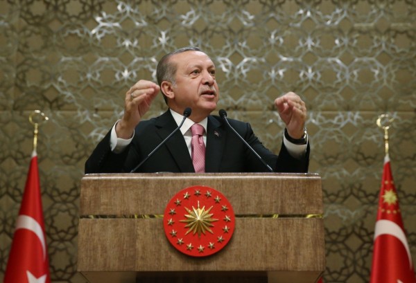 Ερντογάν: «Σκάνδαλο» η απόφαση των ΗΠΑ να απαγγείλουν κατηγορίες εναντίον της φρουράς μου