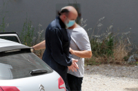 Αγρίνιο: Προφυλακίστηκε ο ιερέας που κατηγορείται για βιασμό και παιδική πορνογραφία, κατέθεσε υπέρ του μητέρα κοριτσιών