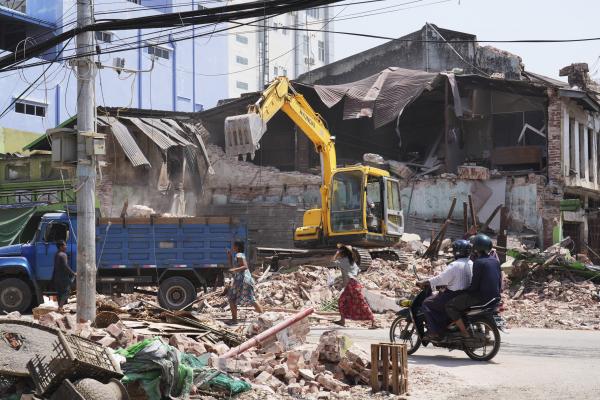 Πλησιάζουν τις 3 χιλιάδες οι επίσημοι νεκροί της Μιανμάρ: Η Χούντα ανοίγει πυρ σε κομβόι ανθρωπιστικής βοήθειας