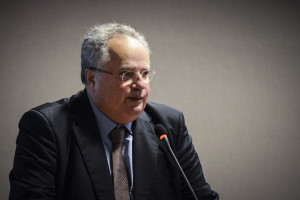 Μετά τις «φωτιές» Καμμένου ο Κοτζιάς απαντά: Άφησε τις κλάψες και πάμε στο δικαστήριο - Βολές και για Κατρούγκαλο