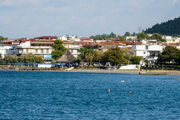 Λύματα στην πλαζ στα Καμένα Βούρλα: Πάνω από 2 εκατ. κολοβακτηρίδια σε... 100 ml νερό