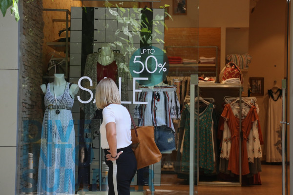 Θερινές εκπτώσεις: Μέχρι πότε θα διαρκέσουν οι χαμηλές τιμές