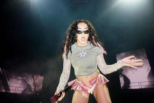 Το λεξικό Collins επέλεξε το «παλιόπαιδο» ως λέξη της χρονιάς - Η σχέση με την Κάμαλα Χάρις