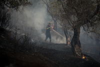 Φωτιές σε Γύθειο, Μυτιλήνη, Ρέθυμνο: Νεκρός και τρίτος πυροσβέστης