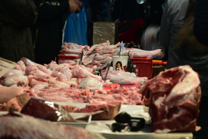 Πάσχα με ανατιμήσεις σε αρνί, τρόφιμα και καύσιμα