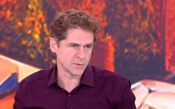 Ο Δημήτρης Λάλος αποκαλύπτει λεπτομέρειες για το ρόλο του και τη σειρά «Μια νύχτα μόνο»