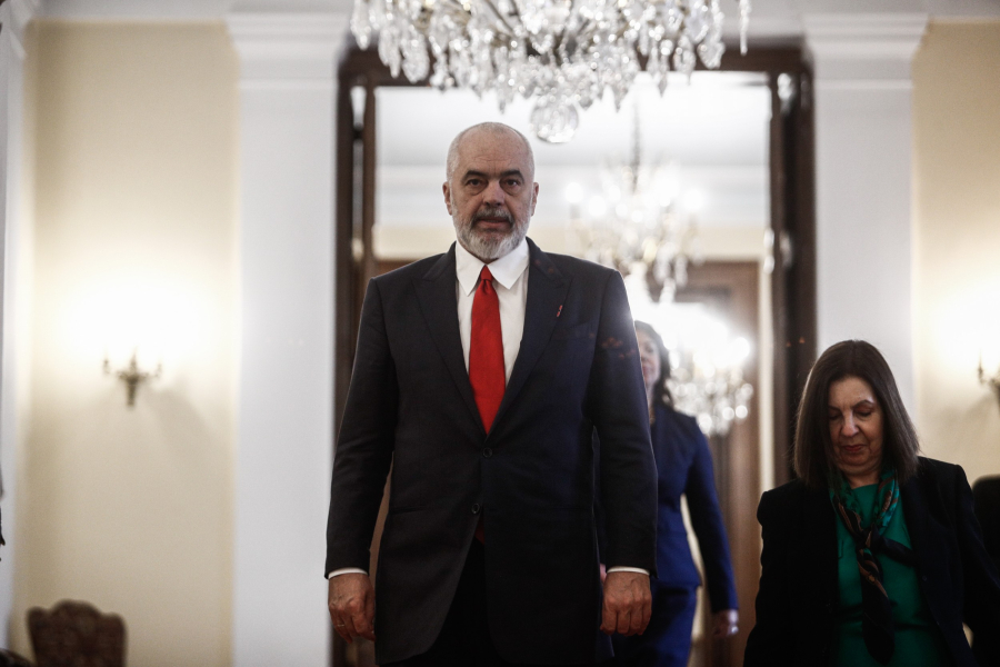 Το «γλέντι» του Έντι Ράμα στο Γαλάτσι με 5.000 Αλβανούς