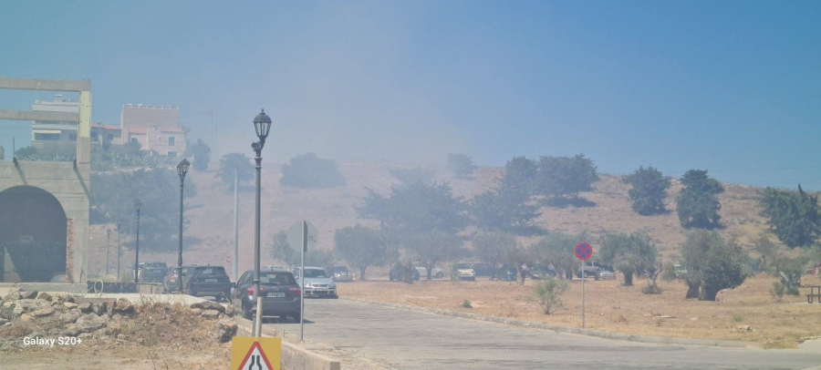 Φωτιά τώρα στο Λαύριο