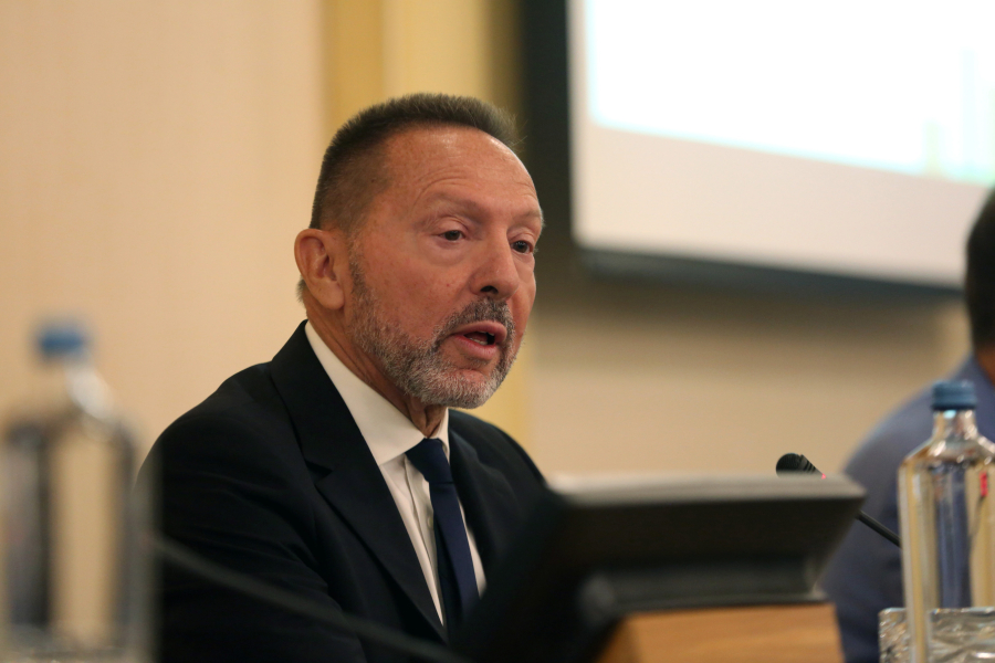 Στο ίδιο τραπέζι Στουρνάρας, Γερουλάνος, Αχτσιόγλου και Δημήτρης Λιάκος