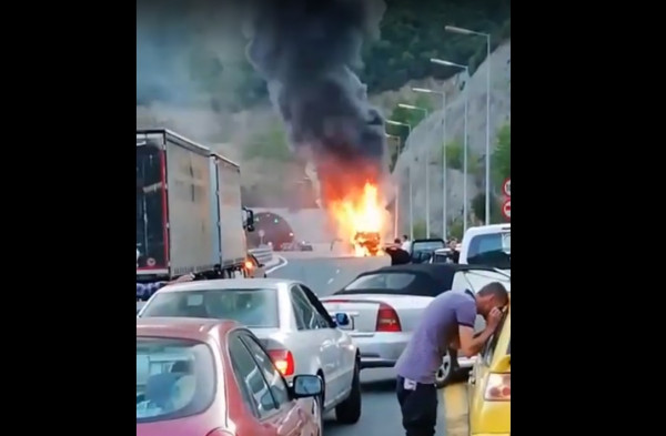Κοζάνη: Στις φλόγες τυλίχθηκε τουριστικό λεωφορείο στην Εγνατία Οδό (vid)