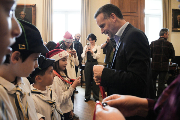 Κάλαντα και ευχές για τα Χριστούγεννα στο δημαρχείο Αθηνών