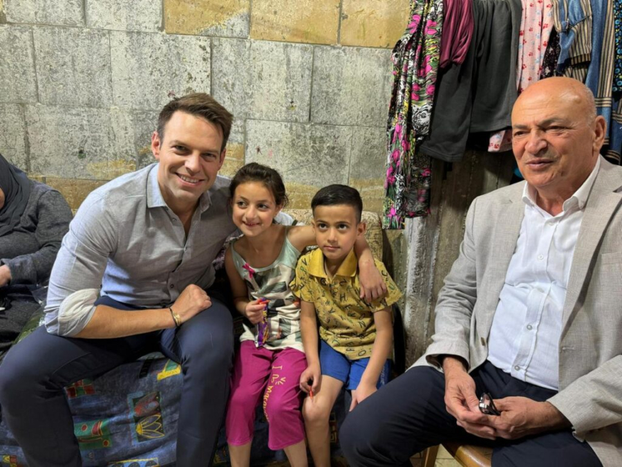 Μήνυμα αλληλεγγύης Κασσελάκη στον παλαιστινιακό λαό - Επισκέφθηκε τον προσφυγικό καταυλισμό του Αλ Αϊντα