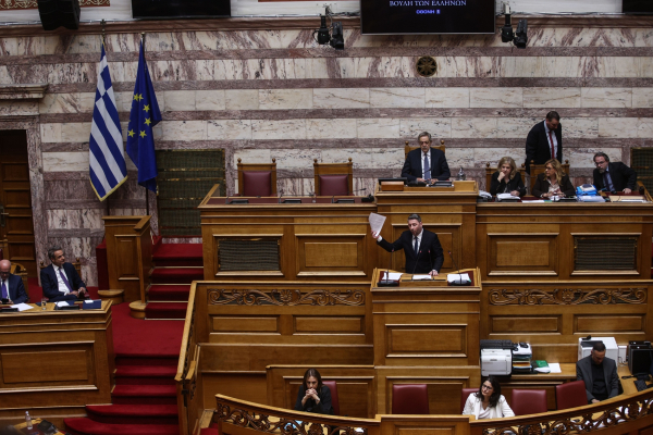 Μετωπική Μητσοτάκη-Ανδρουλάκη: «Ονειρεύεστε αυτοδυναμία της ΝΔ» - «Ορμπανίσκος των Βαλκανίων ο πρωθυπουργός»