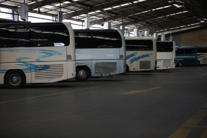 Σταμάτησε λεωφορείο των ΚΤΕΛ και έσπασε με γροθιά το τζάμι του οδηγού