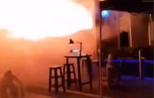 Φωτιά σε παμπ στην Μπανγκόκ: Τουλάχιστον 27 νεκροί - Βίντεο με την στιγμή που τρέχουν