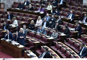 Αντιπολιτευτική Βαβέλ... μετά το «όχι» στη πρόταση μομφής για τα ιδιωτικά ΑΕΙ