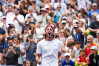 US Open: Στον 2ο γύρο ο Τσιτσιπάς, απέκλεισε το Νο11 στον κόσμο με ανατροπή