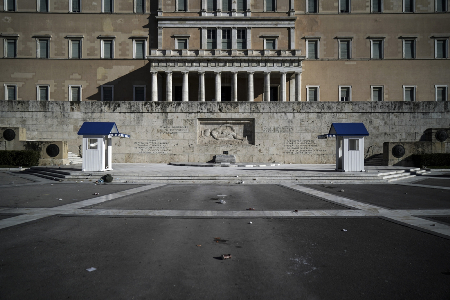 Δημοσκόπηση MRB: Στο 21,5% η ΝΔ, στο 10,6% το ΠΑΣΟΚ - 6 στους 10 λένε «ναι» στις διαμαρτυρίες στον Άγνωστο Στρατιώτη