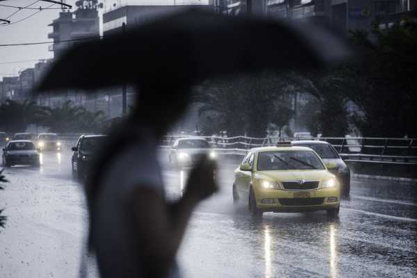 ΕΜΥ: Επιδείνωση του καιρού με βροχές και πτώση της θερμοκρασίας
