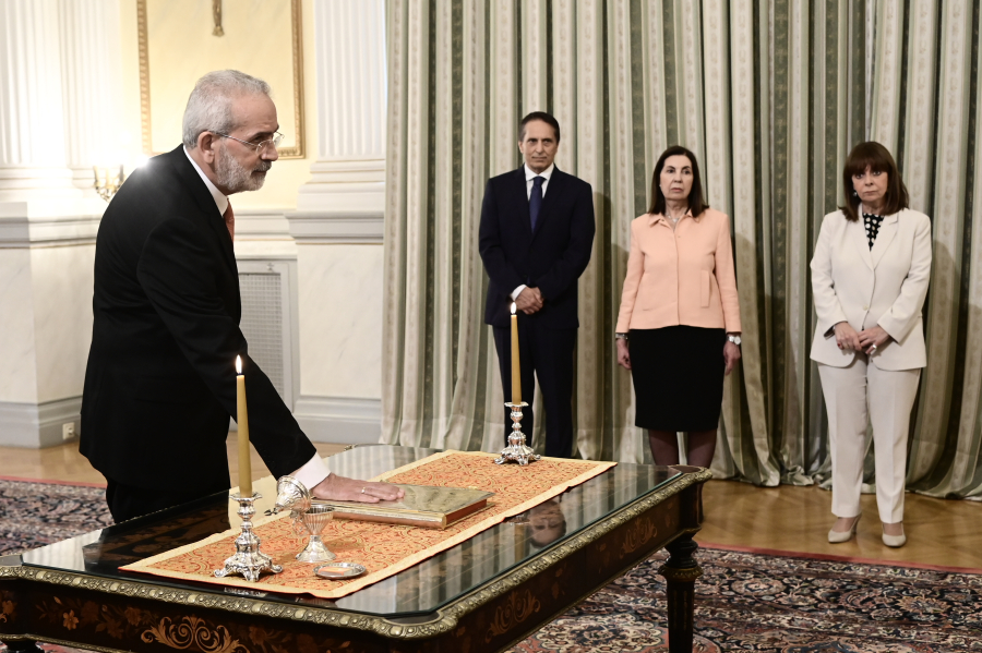 Ορκίζεται στις 12:00 η υπηρεσιακή κυβέρνηση - Ποιοι αναλαμβάνουν τα υπουργεία για ένα μήνα