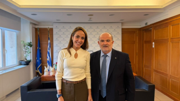 Μιχαηλίδου: Συνάντηση με τον πρόεδρο της ΓΣΕΒΕΕ για τα vouchers σίτισης