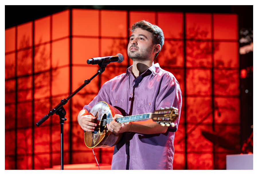 Σταύρος Τσαντές η χριστουγεννιάτικη «Δημοκρατία του Αχ» στον Σταυρό του Νότου