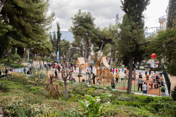 Δήμος Αθηναίων: Μία ασφαλής, σύγχρονη και πιστοποιημένη παιδική χαρά στη γειτονιά του Λυκαβηττού