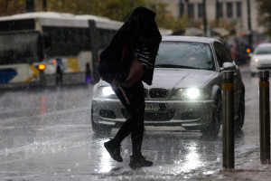 Καιρός - Αρναούτογλου: Προσοχή έρχονται βροχές και πλημμύρες - 20αρια θα χτυπήσει το Σαββατοκύριακο η θερμοκρασία