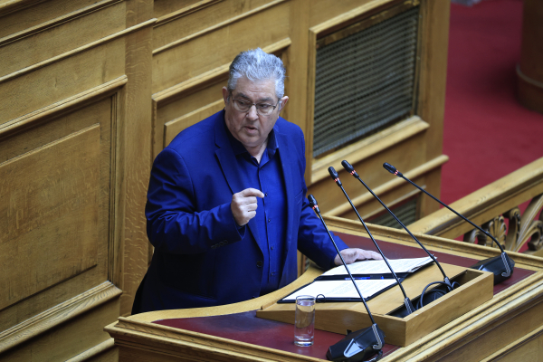 Πυρ ομαδόν της αντιπολίτευσης κατά Μητσοτάκη στη Βουλή - Στο βήμα ο Κουτσούμπας