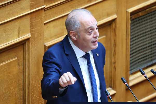 Πυρ ομαδόν της αντιπολίτευσης κατά Μητσοτάκη στη Βουλή