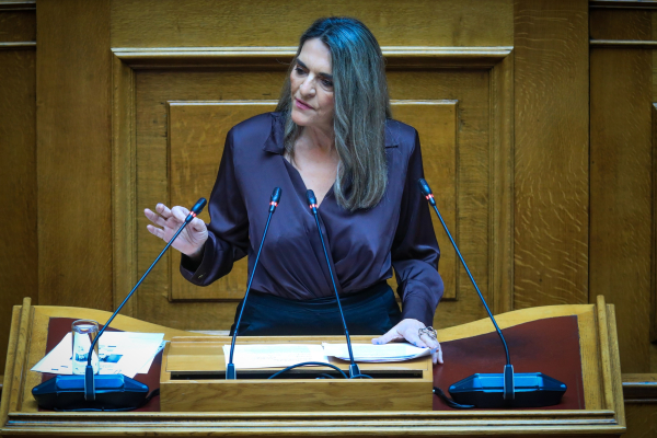 Πυρ ομαδόν της αντιπολίτευσης κατά Μητσοτάκη στη Βουλή