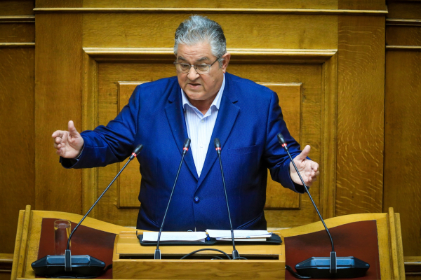 Οξεία πολιτική αντιπαράθεση στη Βουλή - Στο βήμα ο Δημήτρης Κουτσούμπας