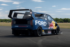 To Ford Transit γράφει (ξανά) ιστορία στο Nürburgring