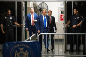 Οι ερωτικές «ξυλιές» και οι σατέν πιτζάμες του Τραμπ - Η σκανδαλιστική κατάθεση της Στόρμι Ντάνιελς