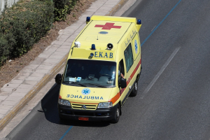 Σοβαρό τροχαίο στην Κρήτη: Στην εντατική 21χρονος άνδρας
