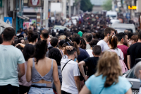 «Ούτε Καρολάιν, ούτε και Ελένη...»: Μεγάλη συγκέντρωση στα Πετράλωνα ενάντια στην έμφυλη βία (εικόνες)