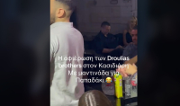 Αισχρή μαντινάδα των Droulias Brothers στον θαμώνα Κασιδιάρη: «Έπρεπε να τις έριχνες στον γεροΠαπαδάκη»