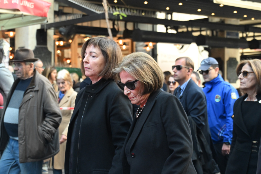 Κώστας Σημίτης: Η Δάφνη θα αποποιηθεί σύνταξη, ασφάλεια, αυτοκίνητο