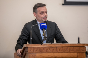Ο Δήμος Αθηναίων καταγγέλλει: «Παράνομος χώρος ταφής ζώων συντροφιάς από το 2021»