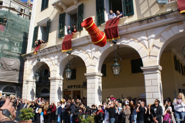Πάσχα 2019: 11 κατανυκτικοί νησιωτικοί προορισμοί (εικόνες)