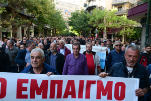 «Γίναμε ζήτουλες»: Οργή αγροτών από την Αλεξανδρούπολη μέχρι την Αθήνα - Μπλόκα και ΜΑΤ παντού
