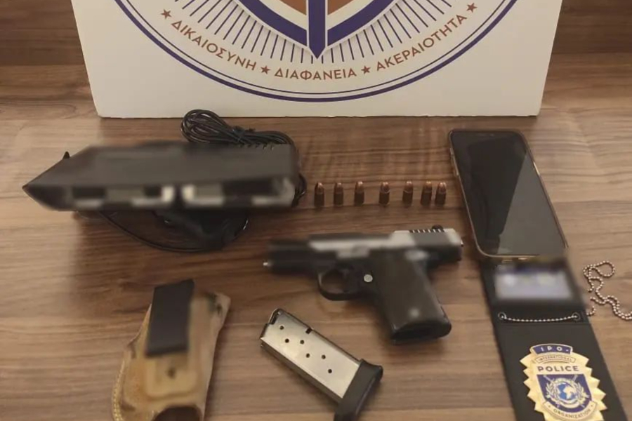 Σύμβουλος του δήμου Βάρης παρίστανε τον αστυνομικό της Interpol και εκβίαζε για χρήματα