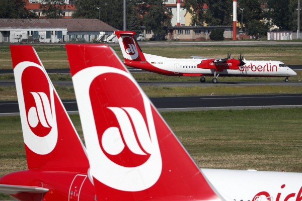 «Τράκαραν» αεροσκάφη στο αεροδρόμιο της Κωνσταντινούπολης (vid)